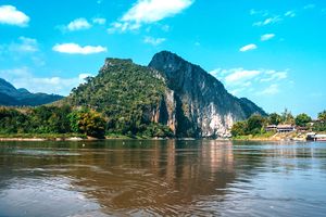 Как сплавиться по Меконгу и не возненавидеть Лаос фото